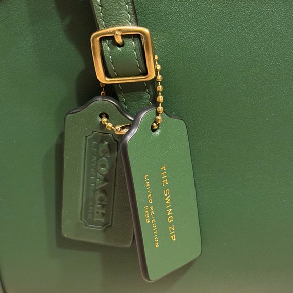 💚Coach Swing Zip Rare Hard to Find Leather Green Handbag - Picture 6 of 7